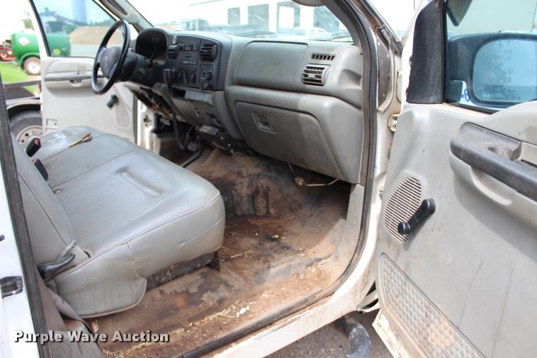 image for item L3215 2005 Ford F250 Super Duty XL SuperCab pickup truck