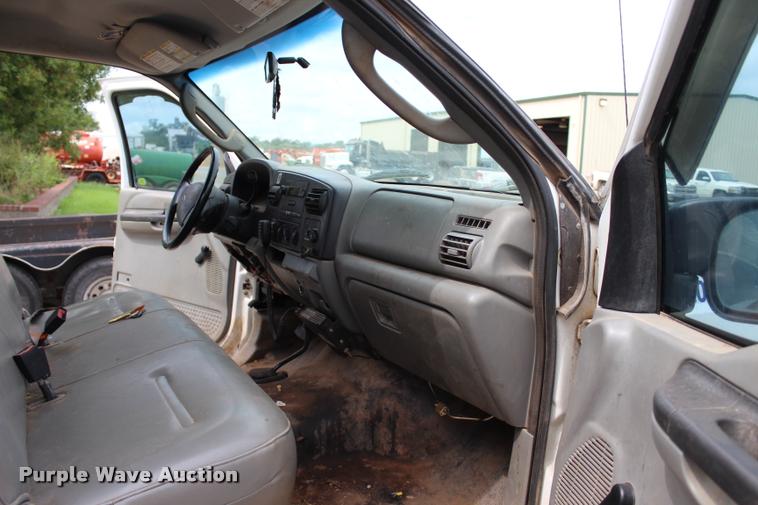 image for item L3215 2005 Ford F250 Super Duty XL SuperCab pickup truck