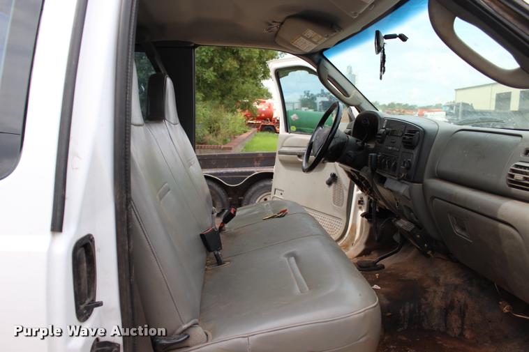 image for item L3215 2005 Ford F250 Super Duty XL SuperCab pickup truck