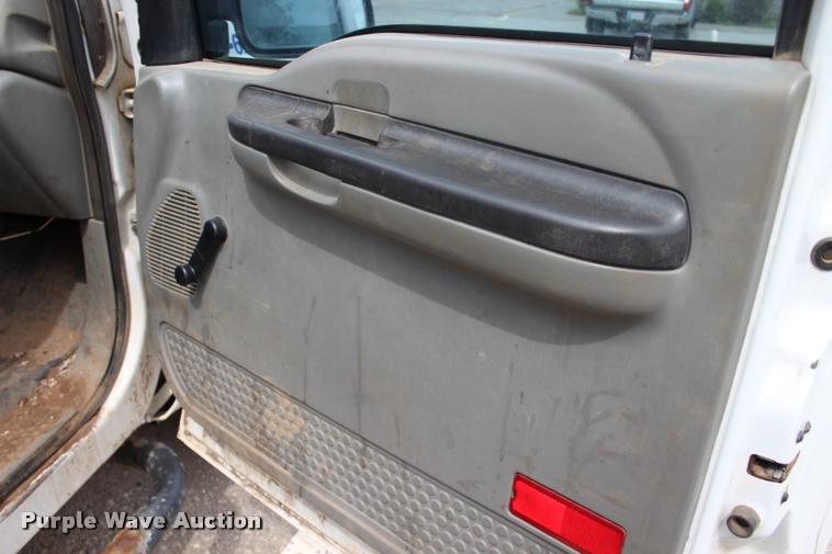 image for item L3215 2005 Ford F250 Super Duty XL SuperCab pickup truck