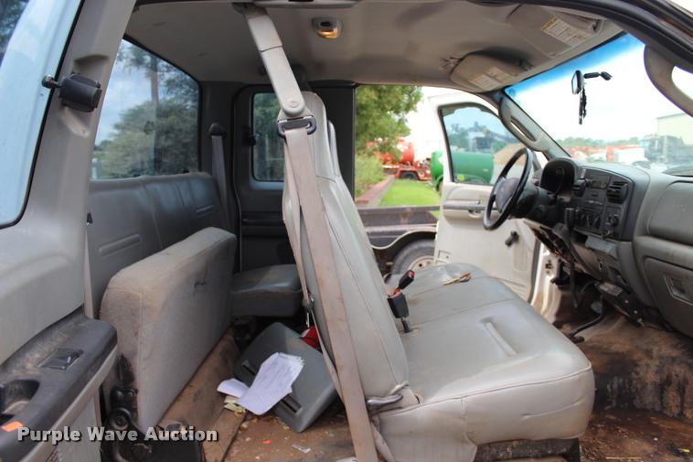 image for item L3215 2005 Ford F250 Super Duty XL SuperCab pickup truck