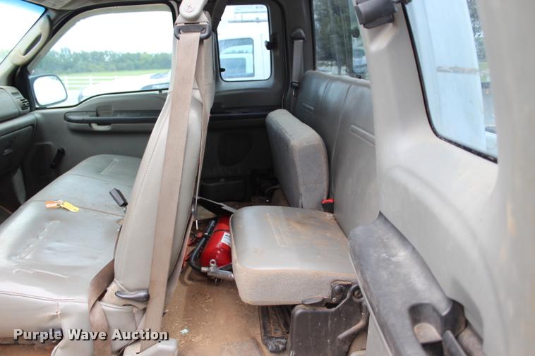 image for item L3215 2005 Ford F250 Super Duty XL SuperCab pickup truck