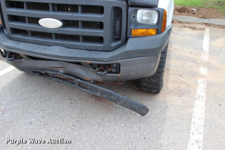 image for item L3215 2005 Ford F250 Super Duty XL SuperCab pickup truck