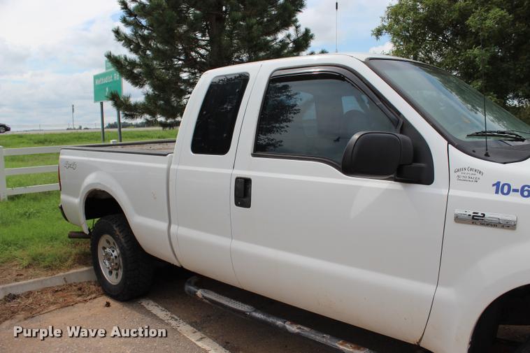 image for item L3215 2005 Ford F250 Super Duty XL SuperCab pickup truck