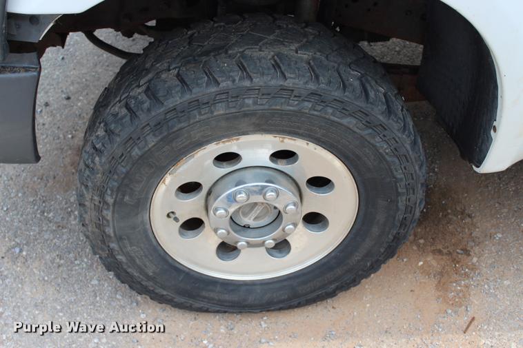 image for item L3215 2005 Ford F250 Super Duty XL SuperCab pickup truck