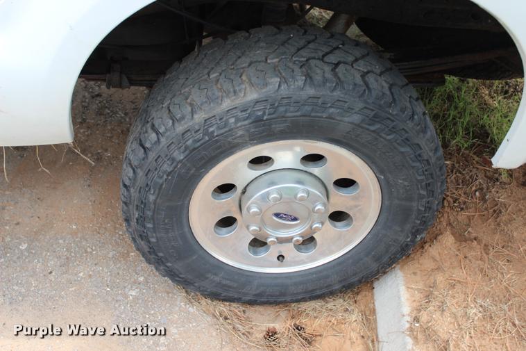 image for item L3215 2005 Ford F250 Super Duty XL SuperCab pickup truck