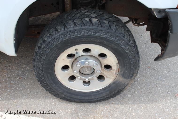 image for item L3215 2005 Ford F250 Super Duty XL SuperCab pickup truck