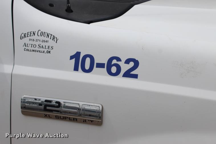 image for item L3215 2005 Ford F250 Super Duty XL SuperCab pickup truck