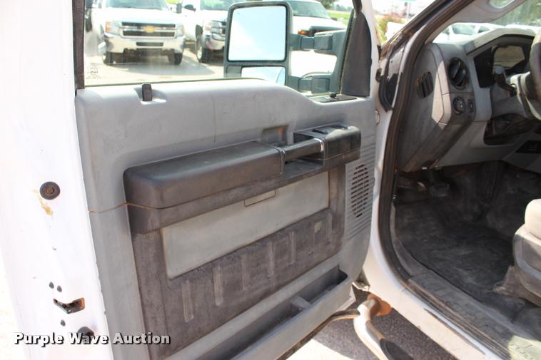 image for item L3218 2011 Ford F250 FX4 SuperCab pickup truck