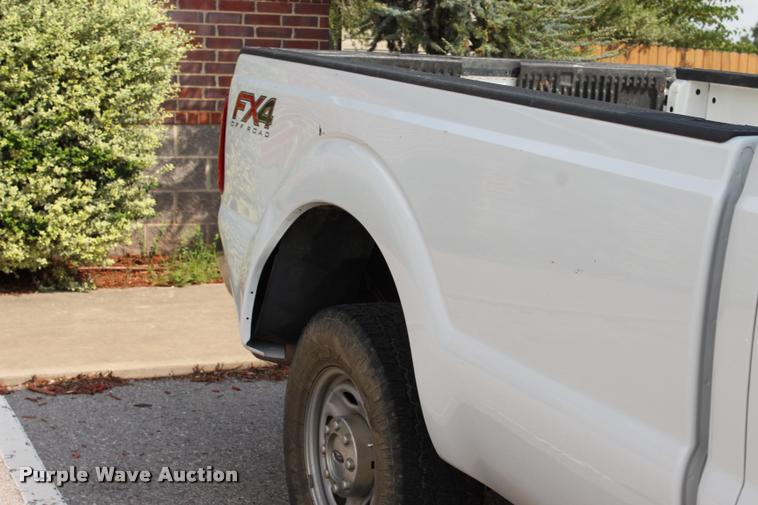 image for item L3218 2011 Ford F250 FX4 SuperCab pickup truck
