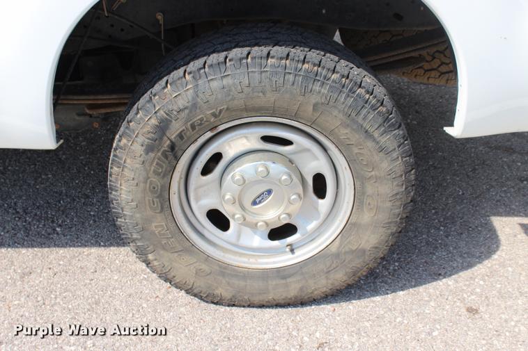 image for item L3218 2011 Ford F250 FX4 SuperCab pickup truck