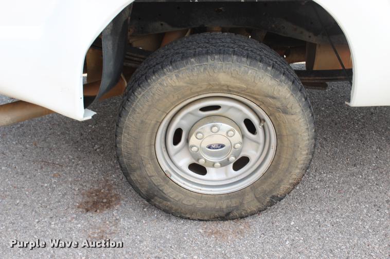 image for item L3218 2011 Ford F250 FX4 SuperCab pickup truck