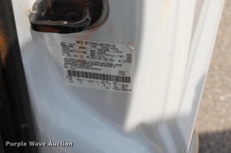 image for item L3218 2011 Ford F250 FX4 SuperCab pickup truck