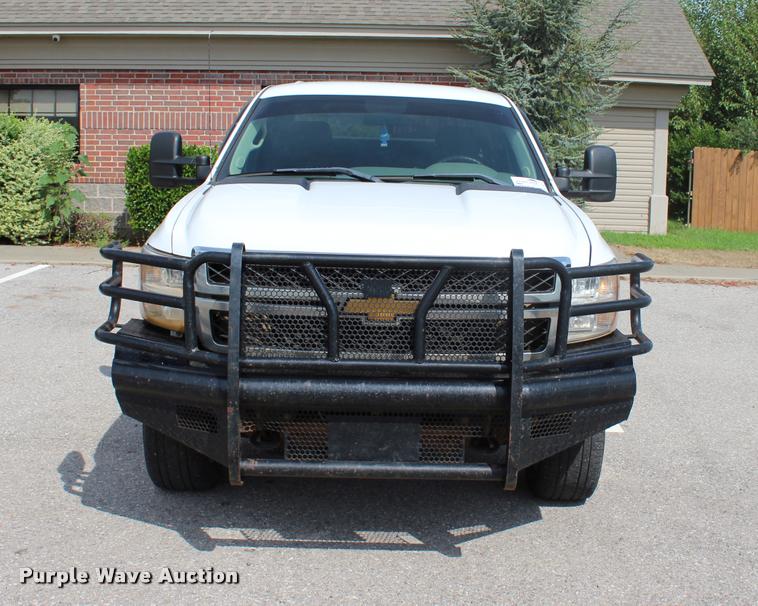 image for item L3221 2013 Chevrolet Silverado 3500HD Crew Cab pickup truck