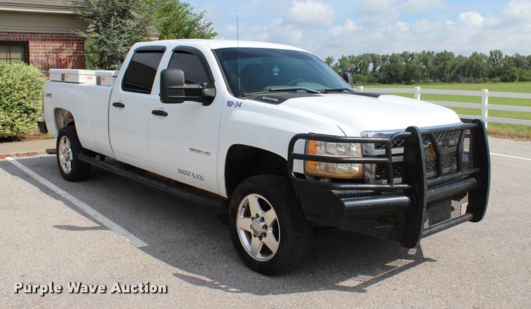 image for item L3221 2013 Chevrolet Silverado 3500HD Crew Cab pickup truck