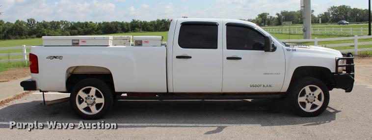 image for item L3221 2013 Chevrolet Silverado 3500HD Crew Cab pickup truck