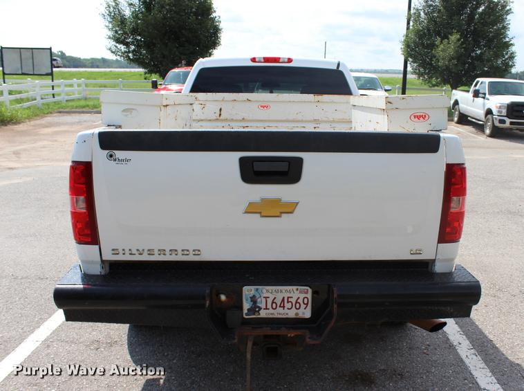 image for item L3221 2013 Chevrolet Silverado 3500HD Crew Cab pickup truck