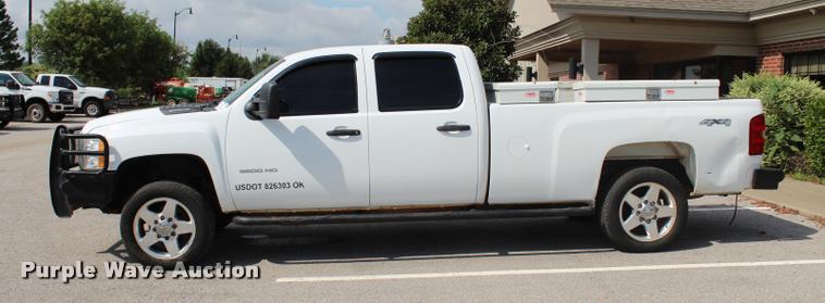 image for item L3221 2013 Chevrolet Silverado 3500HD Crew Cab pickup truck