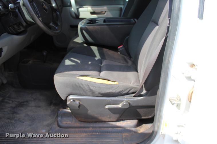 image for item L3221 2013 Chevrolet Silverado 3500HD Crew Cab pickup truck