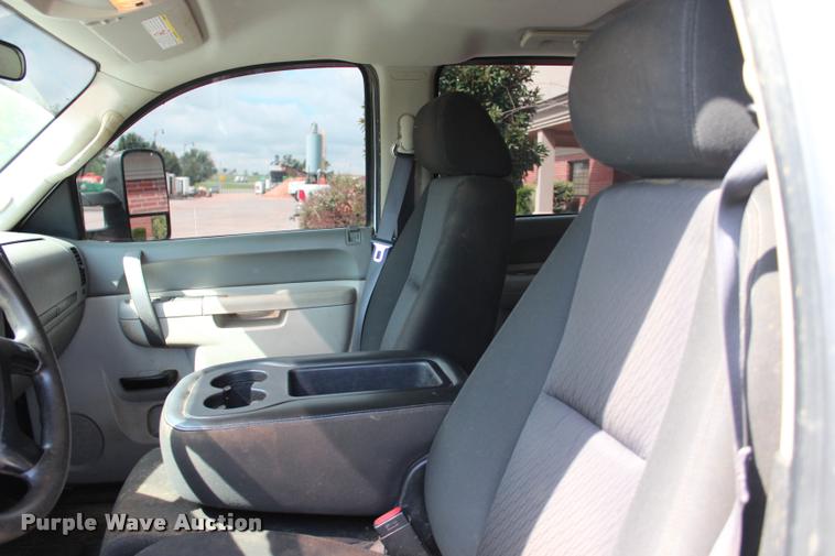image for item L3221 2013 Chevrolet Silverado 3500HD Crew Cab pickup truck