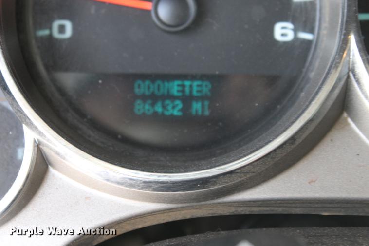 image for item L3221 2013 Chevrolet Silverado 3500HD Crew Cab pickup truck