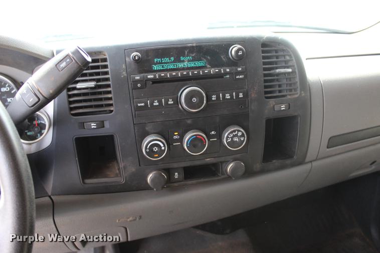 image for item L3221 2013 Chevrolet Silverado 3500HD Crew Cab pickup truck