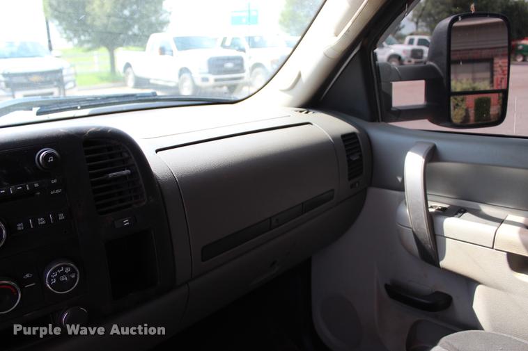 image for item L3221 2013 Chevrolet Silverado 3500HD Crew Cab pickup truck