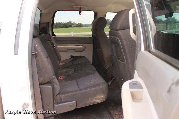 image for item L3221 2013 Chevrolet Silverado 3500HD Crew Cab pickup truck
