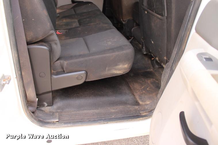 image for item L3221 2013 Chevrolet Silverado 3500HD Crew Cab pickup truck