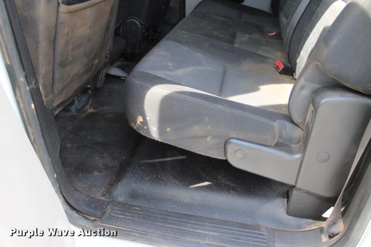 image for item L3221 2013 Chevrolet Silverado 3500HD Crew Cab pickup truck