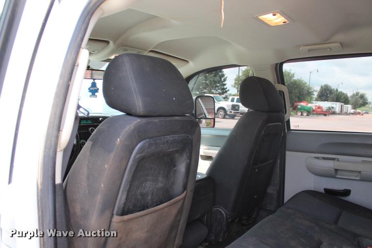 image for item L3221 2013 Chevrolet Silverado 3500HD Crew Cab pickup truck