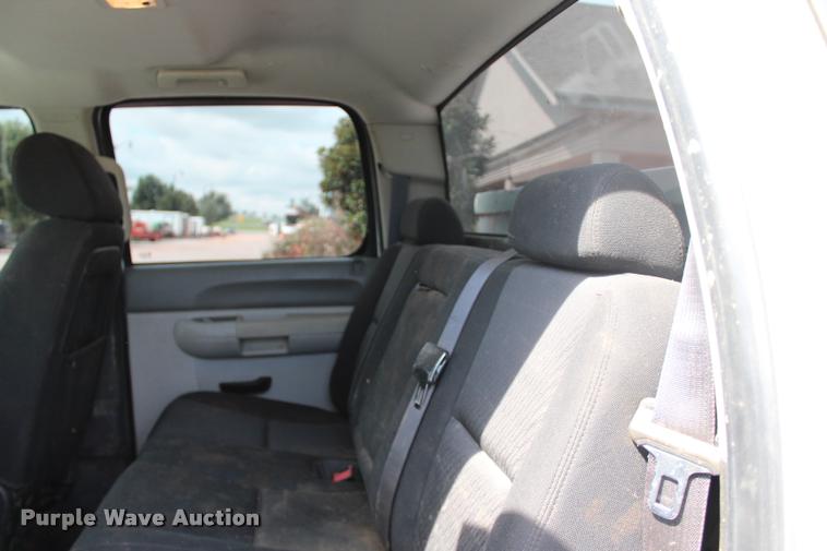 image for item L3221 2013 Chevrolet Silverado 3500HD Crew Cab pickup truck