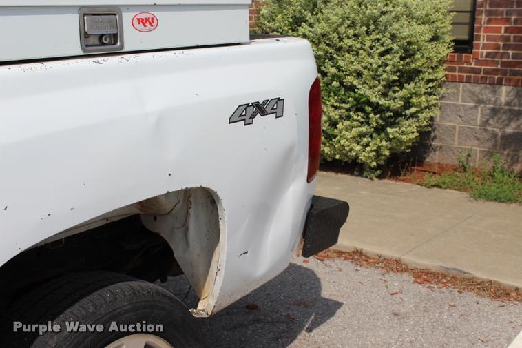 image for item L3221 2013 Chevrolet Silverado 3500HD Crew Cab pickup truck