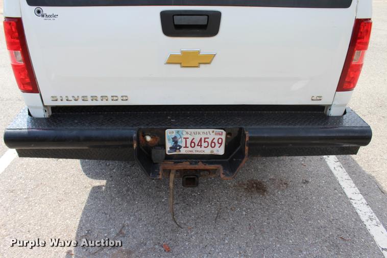 image for item L3221 2013 Chevrolet Silverado 3500HD Crew Cab pickup truck