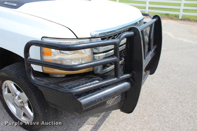 image for item L3221 2013 Chevrolet Silverado 3500HD Crew Cab pickup truck