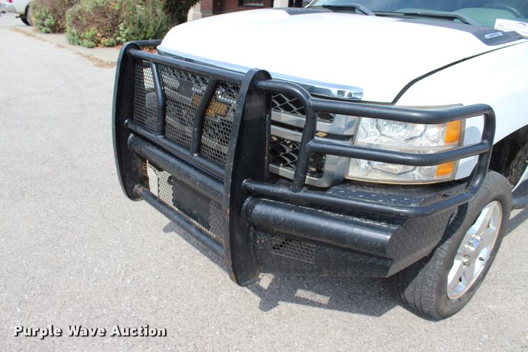 image for item L3221 2013 Chevrolet Silverado 3500HD Crew Cab pickup truck