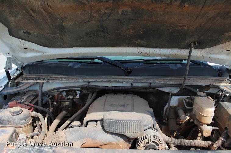 image for item L3221 2013 Chevrolet Silverado 3500HD Crew Cab pickup truck