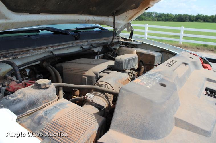 image for item L3221 2013 Chevrolet Silverado 3500HD Crew Cab pickup truck