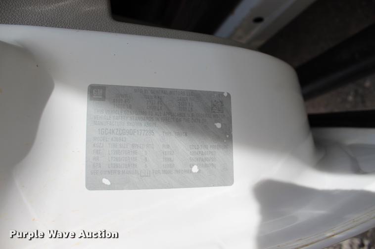 image for item L3221 2013 Chevrolet Silverado 3500HD Crew Cab pickup truck