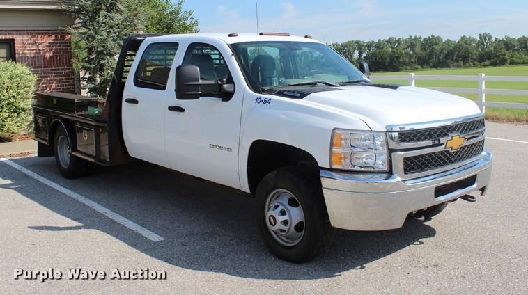 image for item L3222 2013 Chevrolet Silverado 3500HD Crew Cab flatbed pickup truck