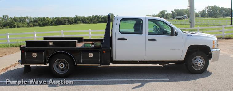 image for item L3222 2013 Chevrolet Silverado 3500HD Crew Cab flatbed pickup truck