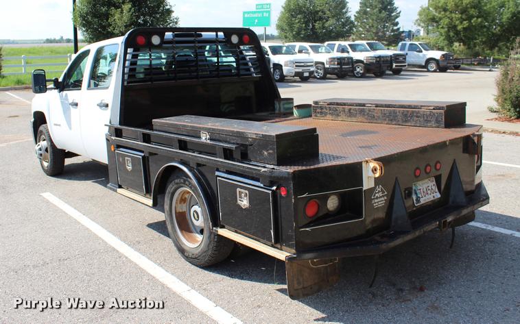 image for item L3222 2013 Chevrolet Silverado 3500HD Crew Cab flatbed pickup truck