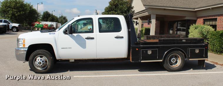 image for item L3222 2013 Chevrolet Silverado 3500HD Crew Cab flatbed pickup truck