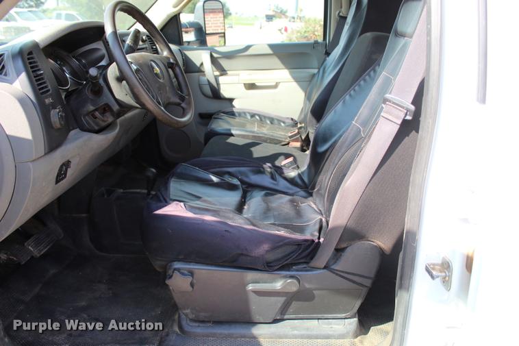 image for item L3222 2013 Chevrolet Silverado 3500HD Crew Cab flatbed pickup truck