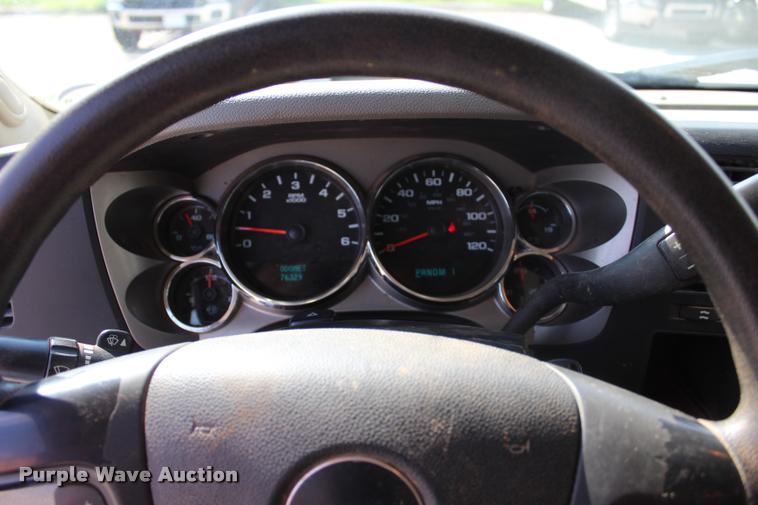 image for item L3222 2013 Chevrolet Silverado 3500HD Crew Cab flatbed pickup truck