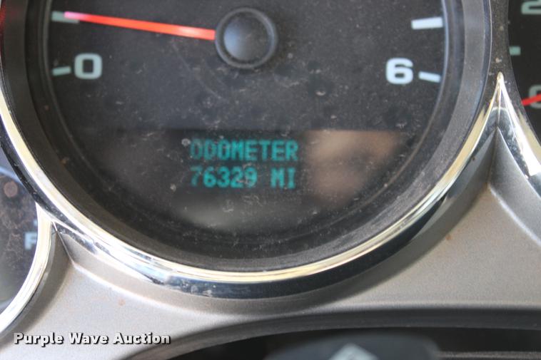 image for item L3222 2013 Chevrolet Silverado 3500HD Crew Cab flatbed pickup truck