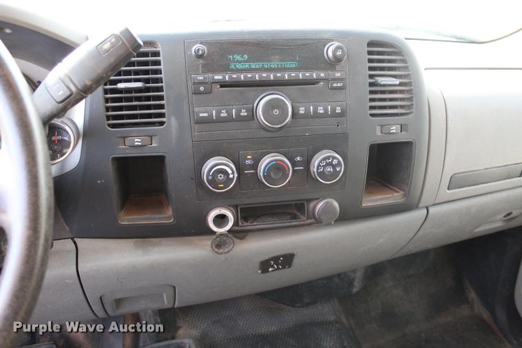 image for item L3222 2013 Chevrolet Silverado 3500HD Crew Cab flatbed pickup truck