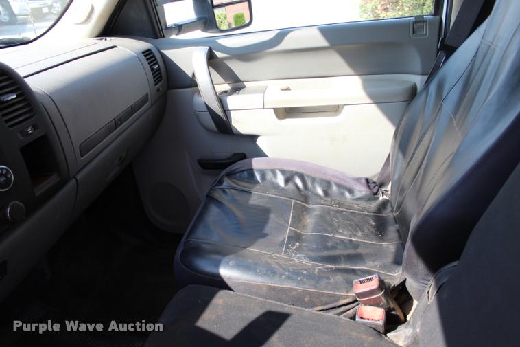 image for item L3222 2013 Chevrolet Silverado 3500HD Crew Cab flatbed pickup truck