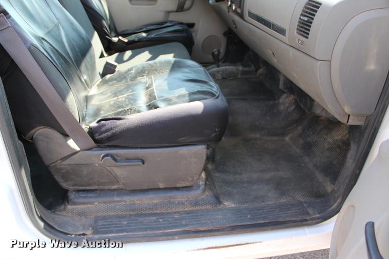 image for item L3222 2013 Chevrolet Silverado 3500HD Crew Cab flatbed pickup truck