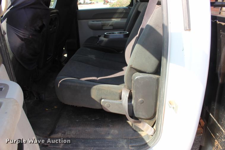 image for item L3222 2013 Chevrolet Silverado 3500HD Crew Cab flatbed pickup truck